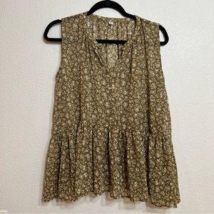 Uniqlo Tiered Flowy Floral Tank size XS
